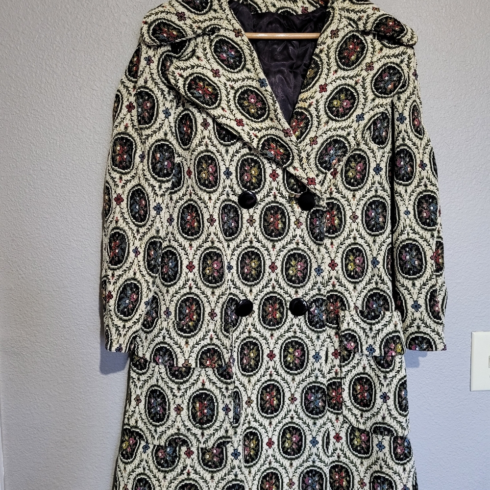 Vintage Paisley Patterned Coat with Black Buttons Size Large - Picture 12 of 12